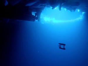 Imagem mostra o robô submarino que integra projeto de pesquisa que vai mapear as profundezas da Antártica para estudar o impacto da mudança climática (Foto: Divisão Antártica Australiana/Reuters)