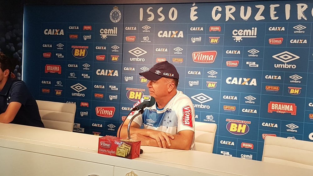 Mano Menezes não descarta poupar jogadores em partida contra o Vitória