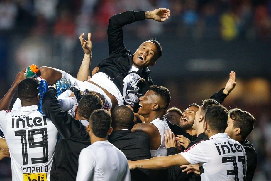 MilitÃ£o se despede da torcida do SÃ£o Paulo e fala em dever cumprido: 