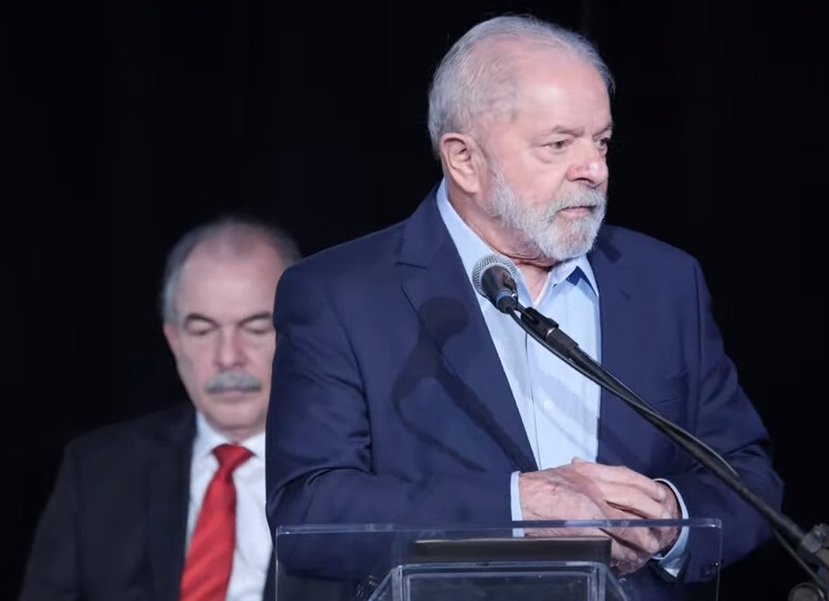 Lula no anúncio do relatório da transição