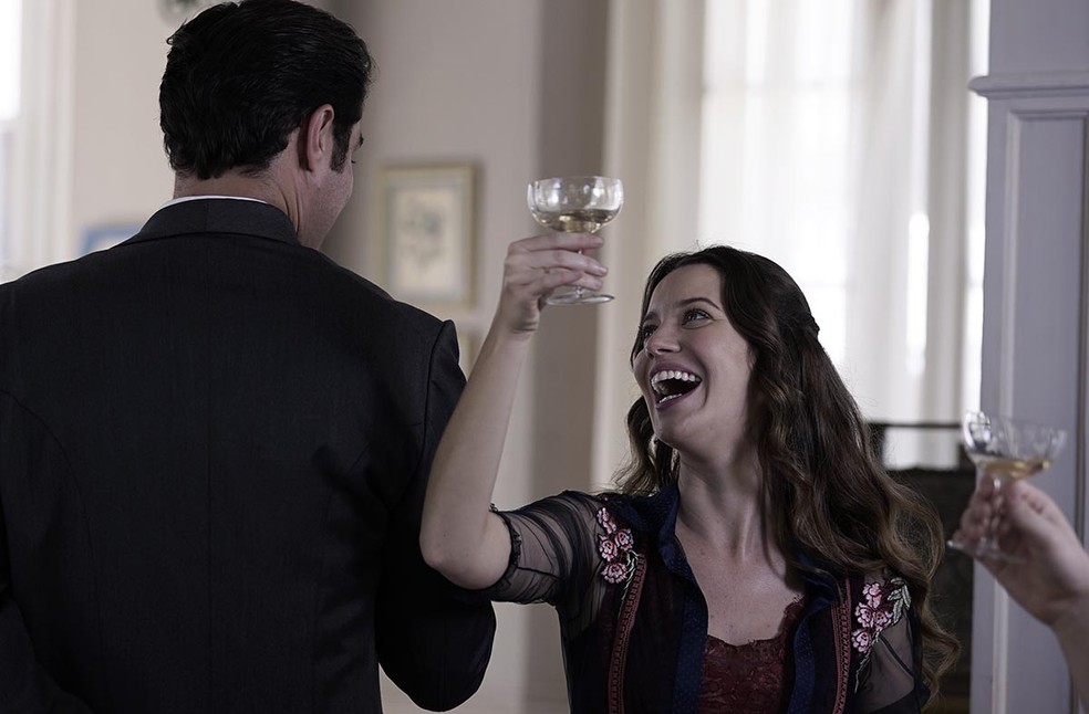 Nathalia Dill em cena como Elisabeta danÃ§ando com Darcy  (Foto: Rafael Costa/Globo)