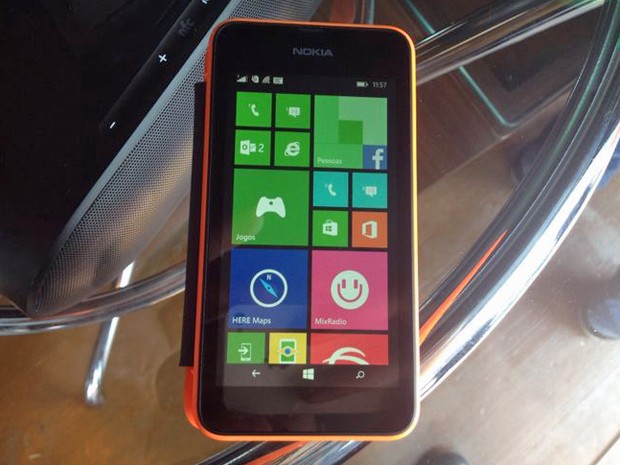 Novo Nokia Lumia 530 roda o sistema operacional Windows 8.1, aceita dois chips e custa R$ 400 no Brasil (Foto: Divulgação/Nokia)