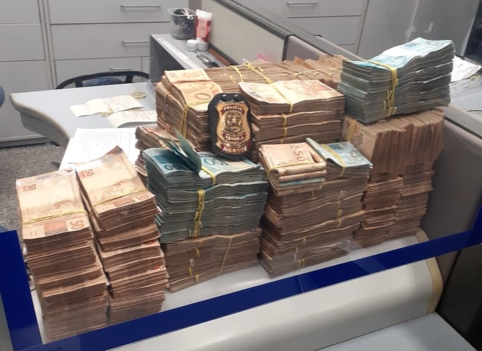Polícia Federal apreende R$ 930 mil em dinheiro em operação que apura participação de juízes em esquema de corrupção — Foto: PF/Divulgação