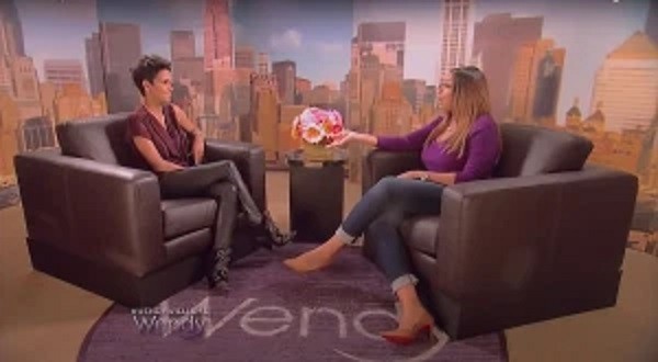 A entrevista concedida por Halle Berry à apresentadora Wendy Williams em 2012 (Foto: Reprodução)