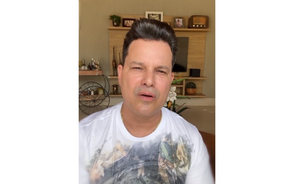 Cantor João Neto, da dupla com Frederico, anunciou a doença em vídeo publicado nas redes sociais. — Foto: Reprodução/Redes Sociais