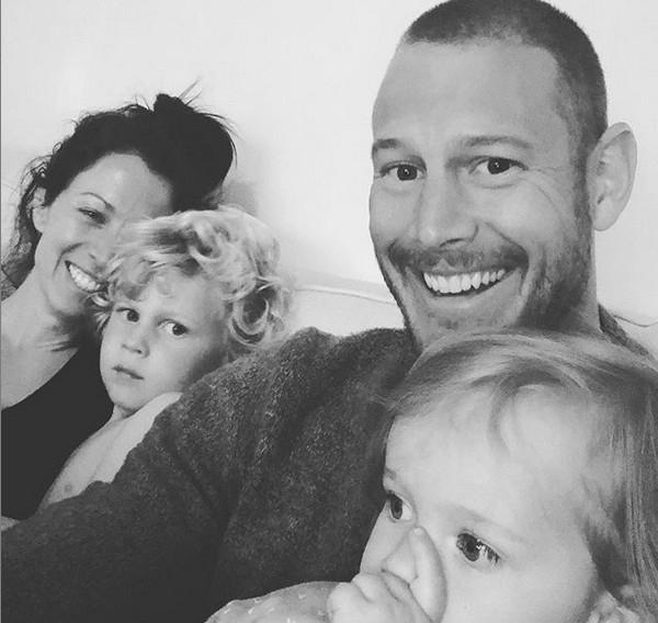 Tom Hopper e Laura Hopper com os dois filhos (Foto: Instagram)