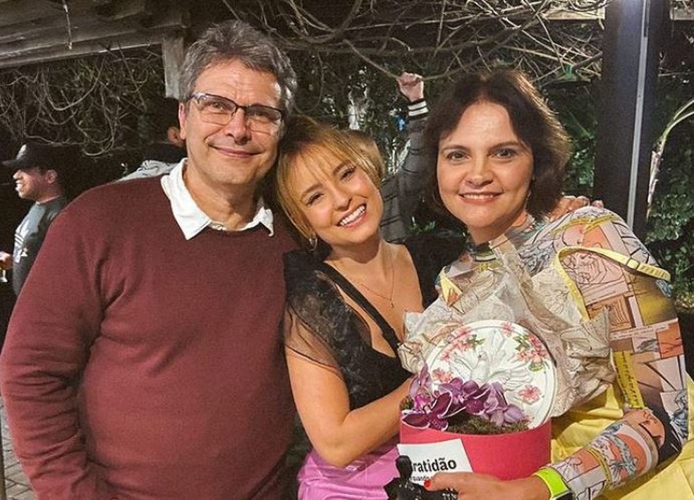 Luiz Henrique Rios, Larissa Manoela e Alessandra Poggi — Foto: Reprodução/Redes Sociais