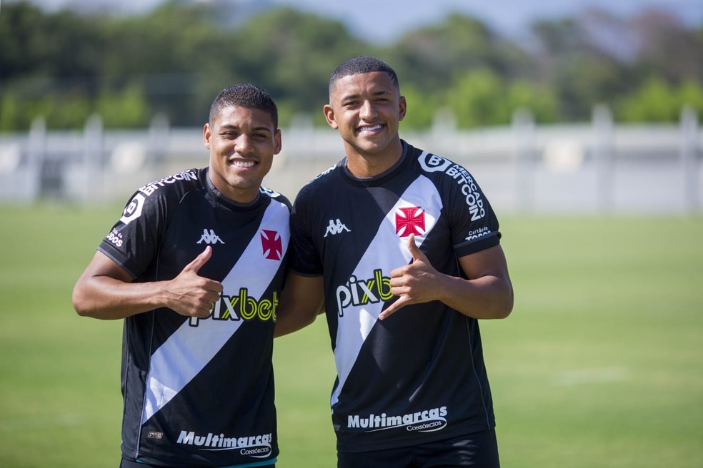 Erick e Zé Vitor, reforços do Vasco — Foto: Daniel Ramalho / CRVG