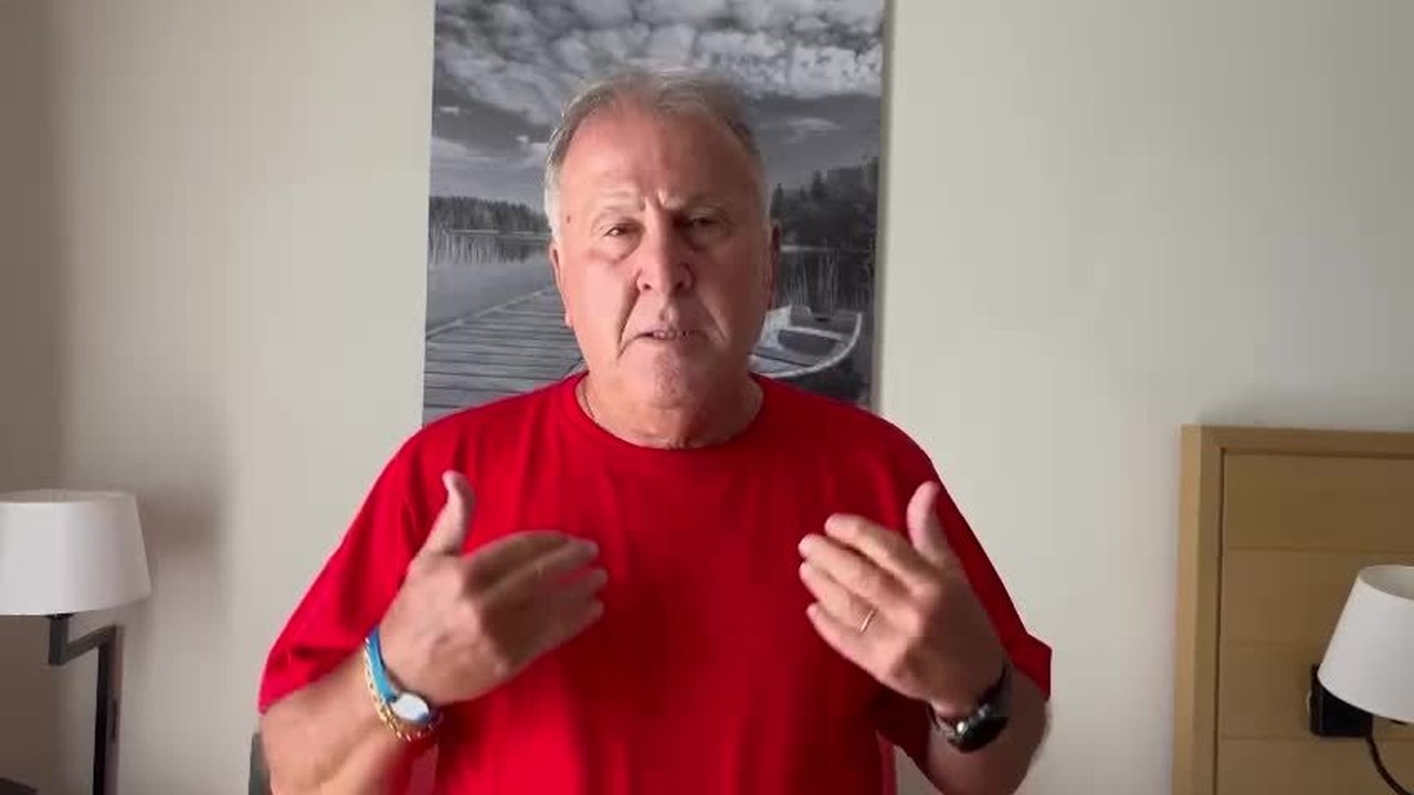 Zico condena gritos ofensivos da torcida do Flamengo a Pel&eacute;: 'Uma pena'