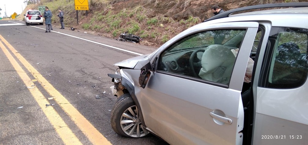 Motociclista morreu vítima de acidente de trânsito na Rodovia Ângelo Rena, em Presidente Prudente, nesta sexta-feira (21) — Foto: Polícia Militar