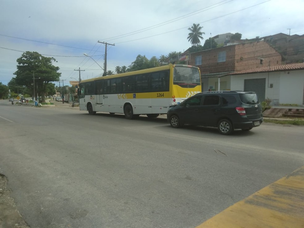 Colisão entre carro e ônibus não deixou feridos — Foto: Divulgação/BPRv