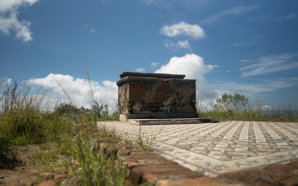 Parque Estadual do Ibitipoca - ruínas da capela de Bom Jesus da Serra é principal atrativo do Circuito do Pião — Foto: Dimas Stephan/G1