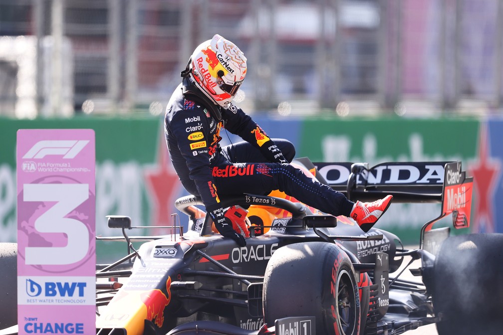 Max Verstappen não ficou nem um pouco satisfeito com a terceira posição no grid no México — Foto: Lars Baron/Getty Images