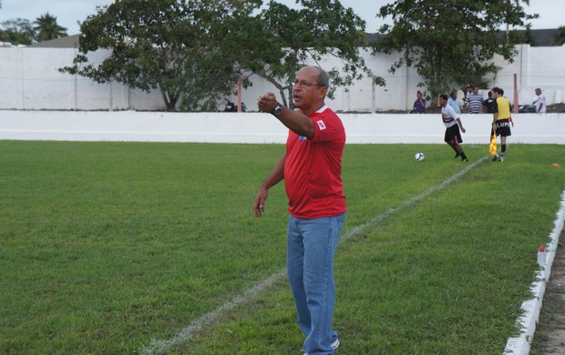 Neto Maradona, técnico do Santa Cruz (Foto: João Neto)