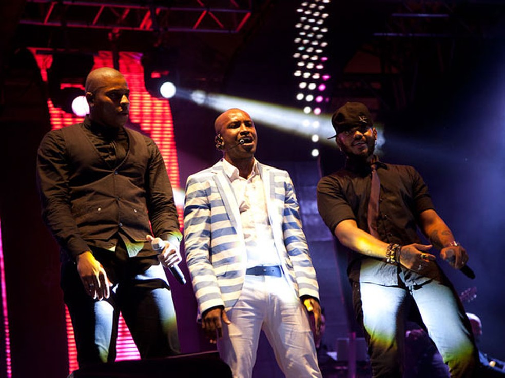 Thiaguinho E Sambo Animam Publico Carioca No Evento Ousadia Alegria Na Marina Da Gloria Musica Multishow See more ideas about desene, desen, artă. thiaguinho e sambo animam publico