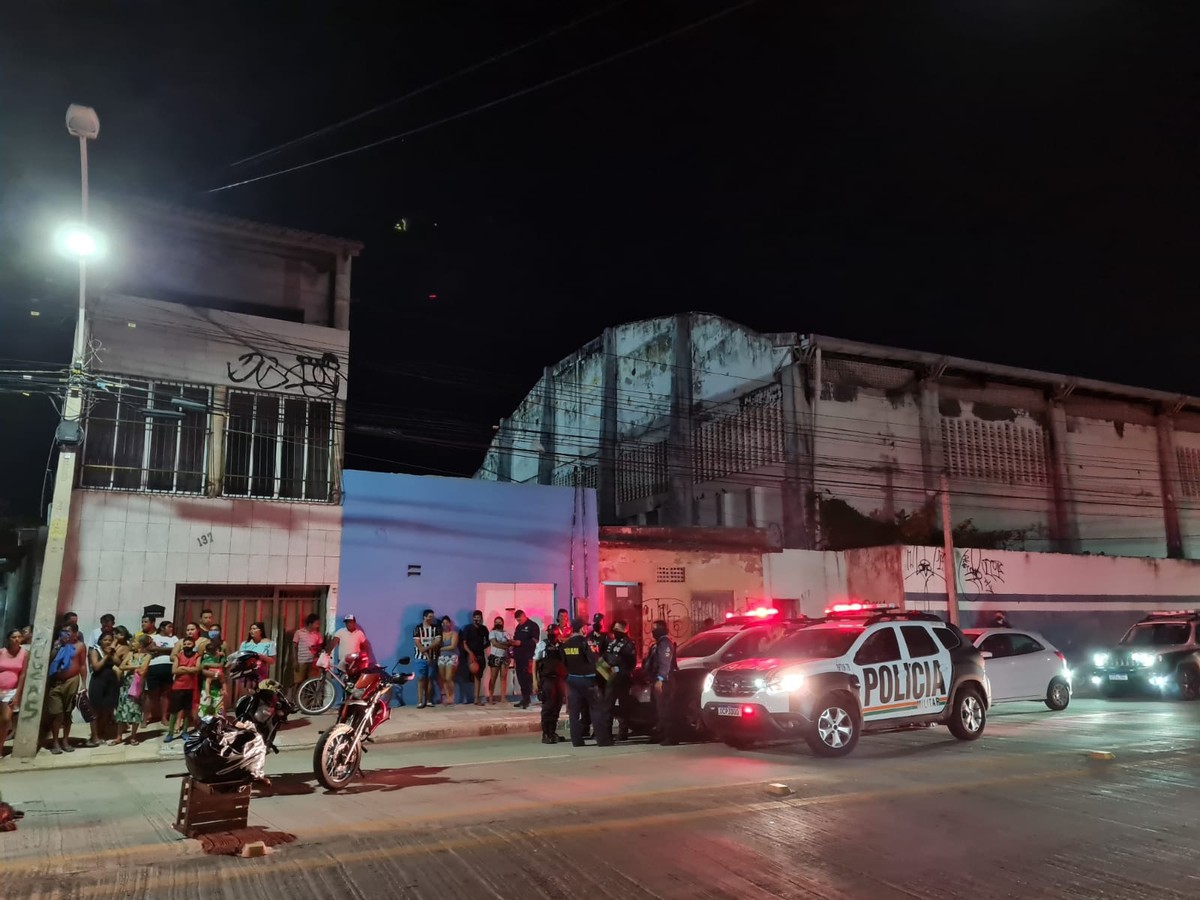 Homem morre atropelado após sentar-se em cadeira no meio de avenida em Fortaleza - Vimarsana News