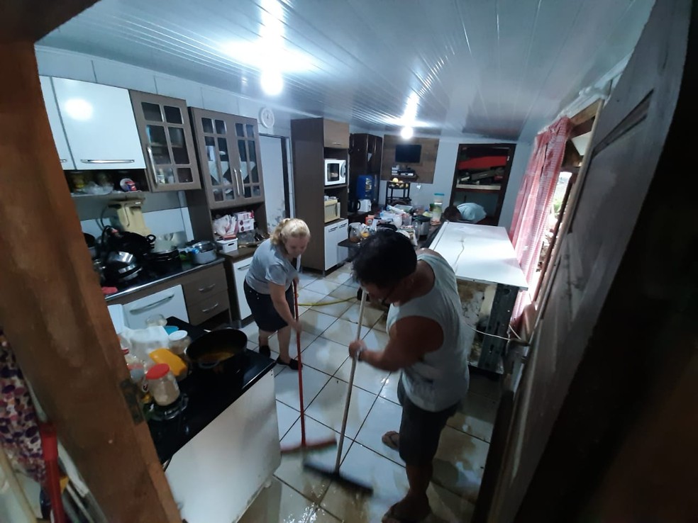 Casas ficaram alagadas em Ilhota — Foto: Maurício Cattani/ NSC TV