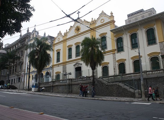 A fachada da Igreja das Chagas do Seráfico Pai São Francisco também é de autoria de Tebas (Foto: Cmikas / Wikimedia Commons)