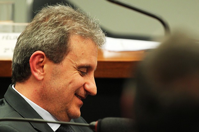 Youssef volta operar com d&oacute;lar