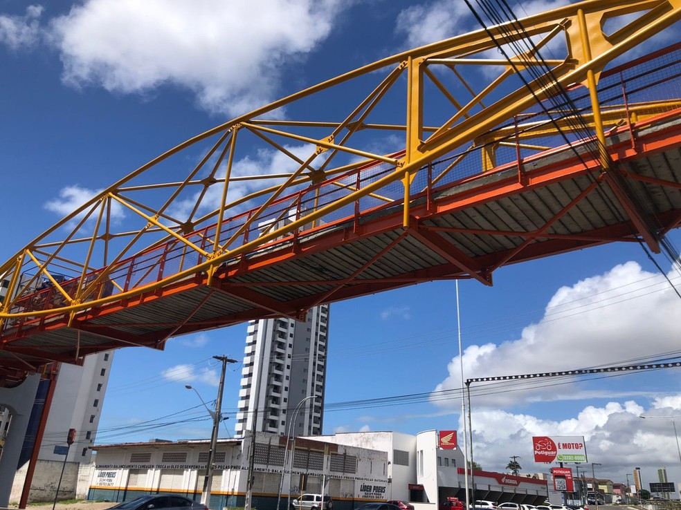 Passarela passou por obras e será liberada ao tráfego de pedestres nesta quinta-feira (14), segundo a STTU. — Foto: Divulgação