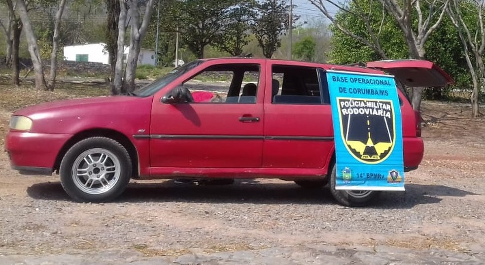 Carro foi apreendido em Corumbá (MS) — Foto: PMR / Divulgação 