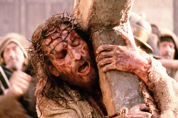 O ator James Caviezel como Jesus em A Paixão de Cristo (2004) (Foto: Reprodução)