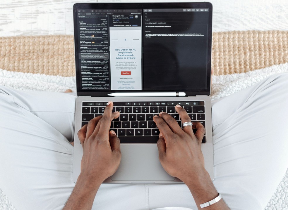 Maioria dos profissionais prefere o modelo híbrido de trabalho. — Foto: Thirdman/Pexels