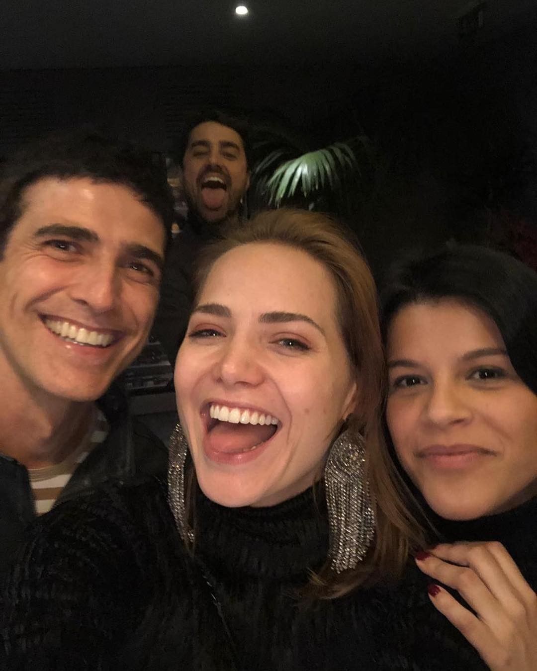 Reynaldo Gianechini, Leticia Colin e Ricardo Pereira ao fundo (Foto: Reprodução Instagram)