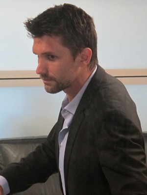 Com um dia de atraso, Paulo André chega a BH para acertar com Cruzeiro