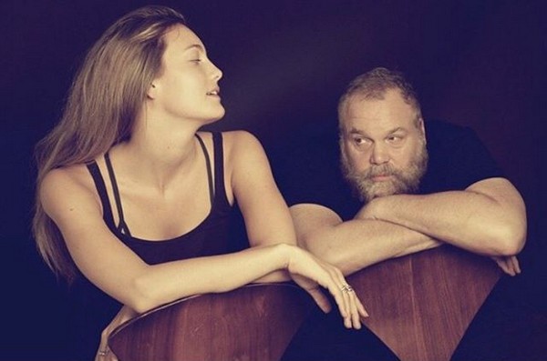 A atriz Leila George com o pai dela, o ator Vicent DOnofrio (Foto: Instagram)