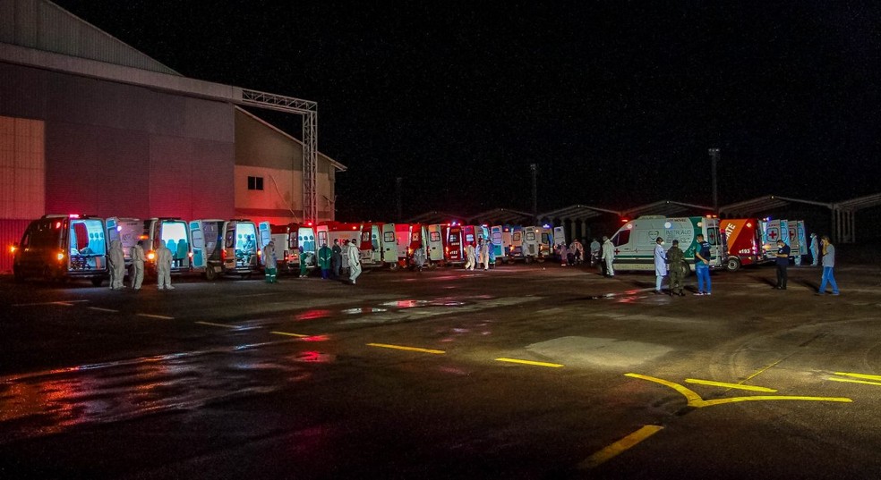 Ambulâncias se organizam para fazer transferência de pacientes de Rondônia para o Amazonas  — Foto: Governo de Rondônia