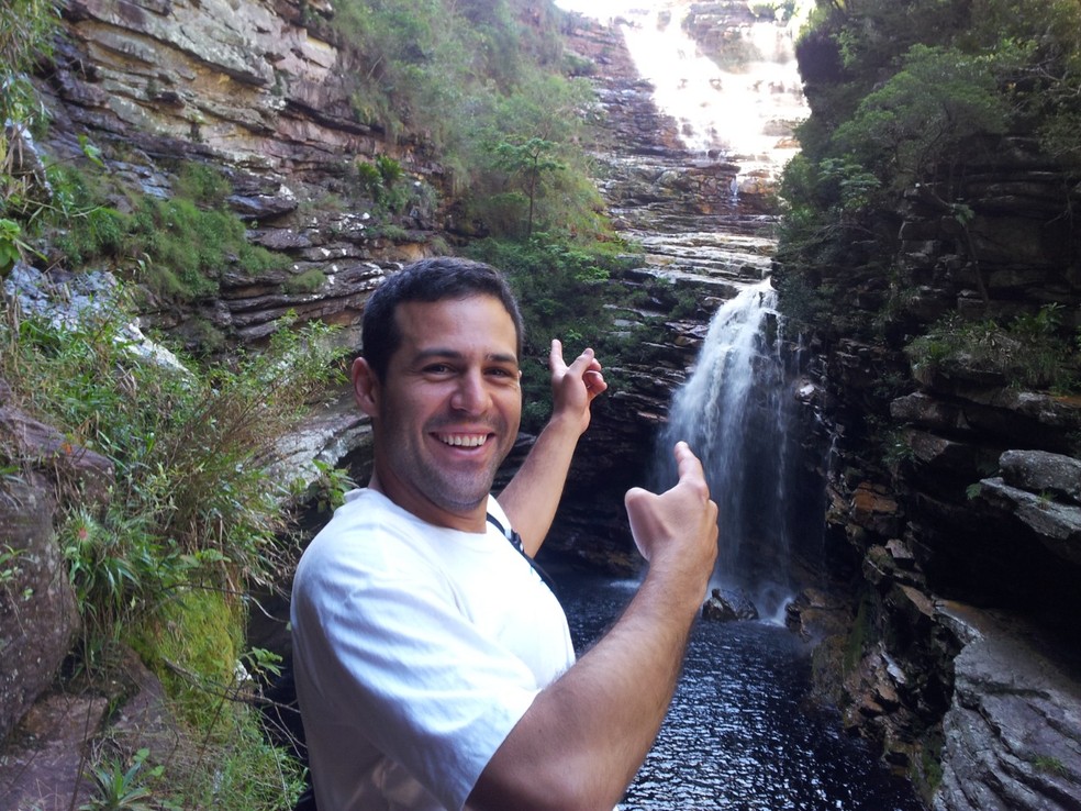 O consultor ambiental Flávio Ojidos, na Cachoeira do Sossego, na Chapada Diamantina, em 2011 — Foto: Flávio Ojidos / arquivo pessoal