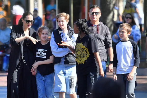 Photo © 2019 Mega/The Grosby GroupSpain: Lagencia Grosby*EXCLUSIVE* Anaheim, August 23, 2019. Angelina Jolie takes her four youngest kids to Disneyland for a fun day, after dropping her eldest son Maddox off at college in South Korea this week. Angel (Foto: Mega/The Grosby Group)