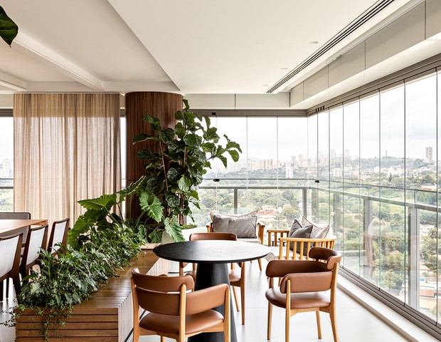 Apartamento de 280 m² possui décor aconchegante com vista para a praça Pôr do Sol (Foto: Fran Parente)