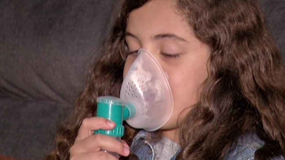 Inalação é um dos tratamento para controlar crises de asma — Foto: Reprodução/TV Diário