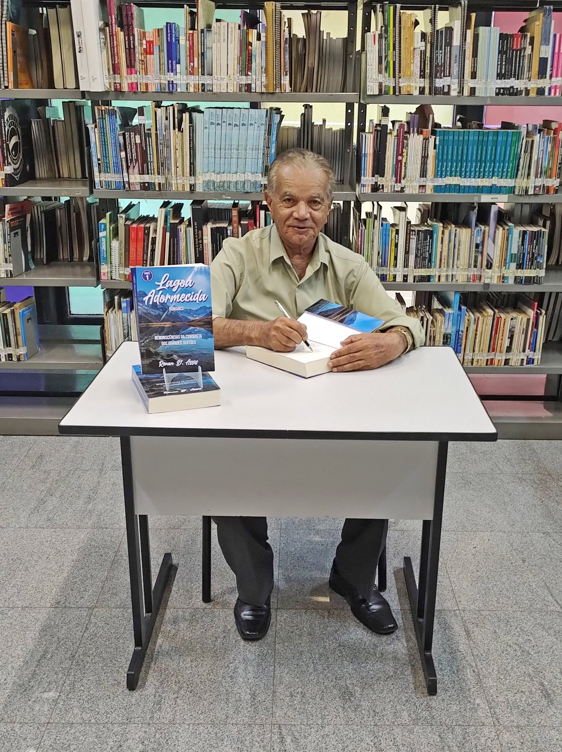 Aos 83 anos, escritor que já foi boiadeiro e garimpeiro realiza sonho de lançar primeiro livro