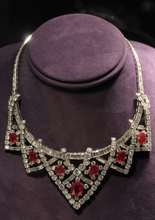 Colar de rubis da Cartier, 1957. (Foto: Getty Images)