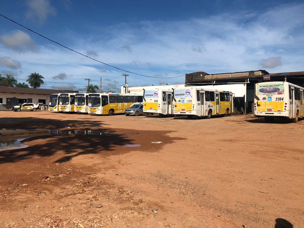 Ônibus não saíram da garagem neste domingo (16) em Rio Branco — Foto: Arquivo pessoal