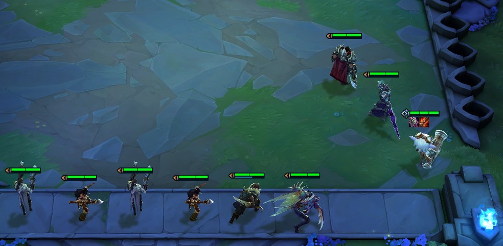 Observe o time inimigo antes de posicionar suas peças pelo campo — Foto: Reprodução/Marcelo Villela