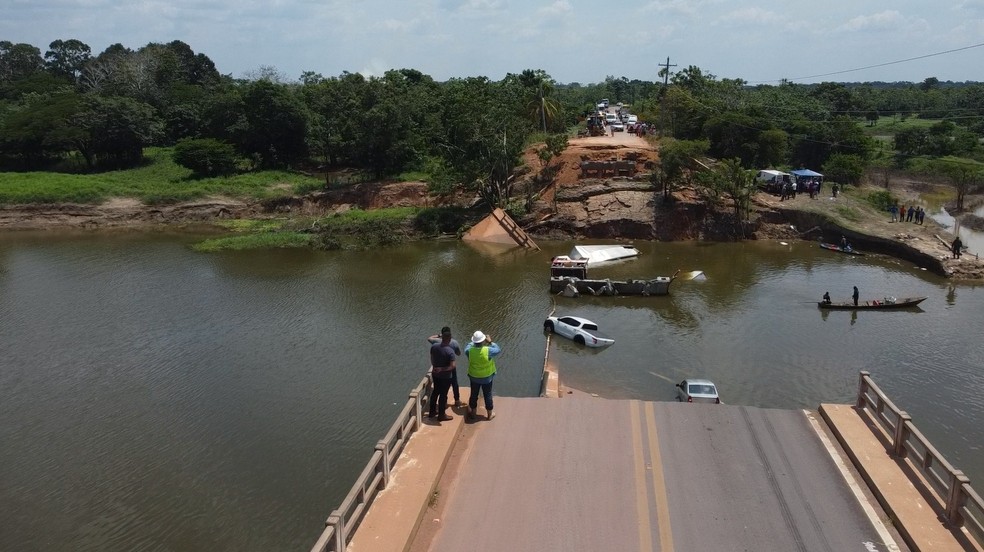 Queda de ponte na BR-319, no AM — Foto: William Duarte / Rede Amazônica 