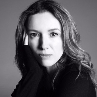 De saída da Chloé, Clare Waight Keller foi confirmada em março como nova diretora artística da Givenchy, ocupando o posto que foi de Riccardo Tisci por 12 anos