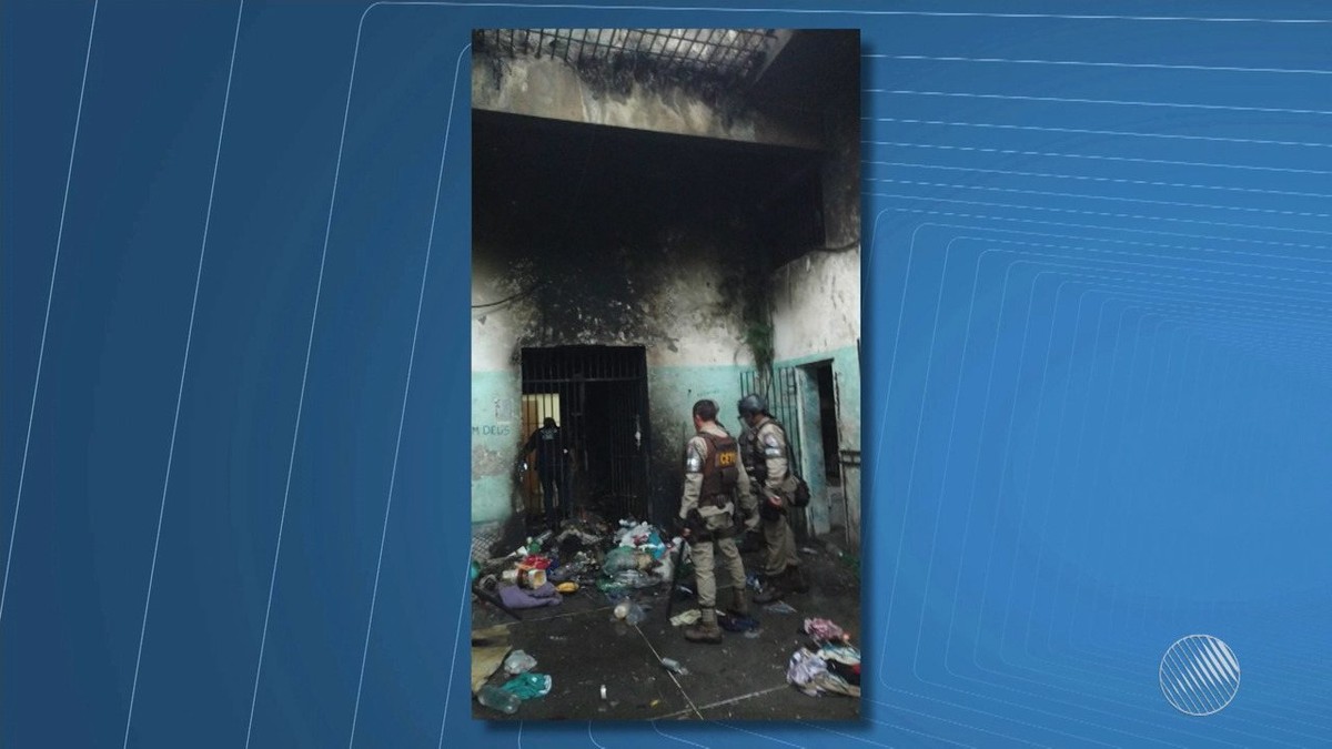 Presos da delegacia de Campo Formoso incendeiam colchões em rebelião por melhor alimentação