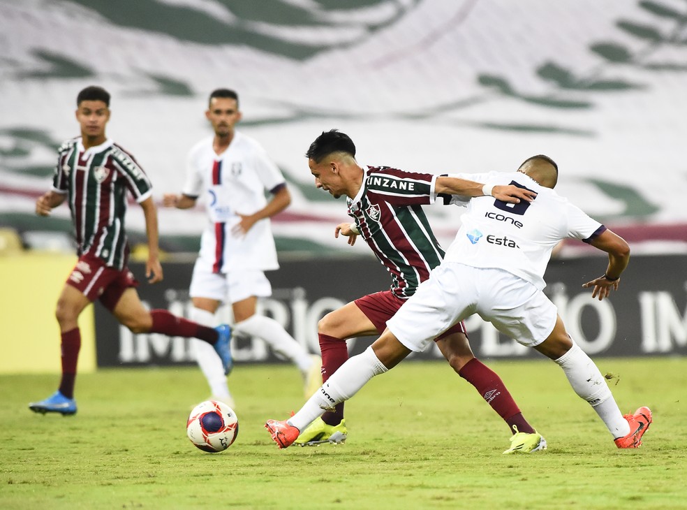 Gabriel Teixeira e Miguel em Resende x Fluminense — Foto: André Durão