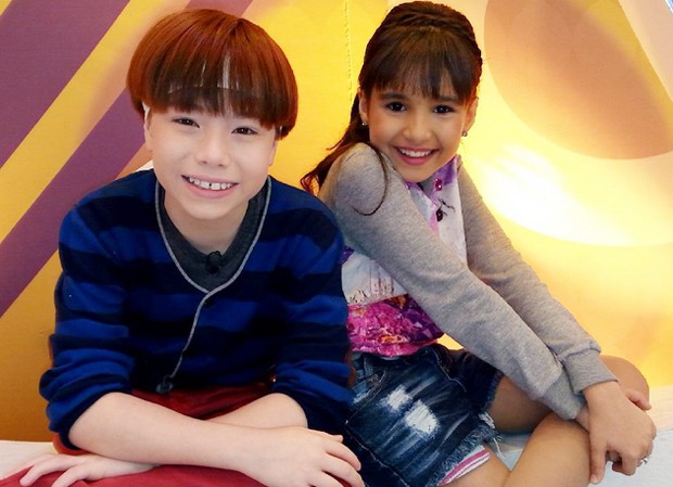 Matheus Ueta, de 11 anos, e Ana Júlia, de 8, apresentadores do 'Bom Dia' (Foto: Reprodução/Instagram/matheusuetatv)