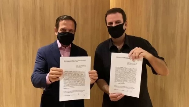 João Doria e Eduardo Paes assinam termo de cooperação com o Instituto Butantan para a aquisição da vacina contra a Covid-19 (Foto:  Twitter / Reprodução)