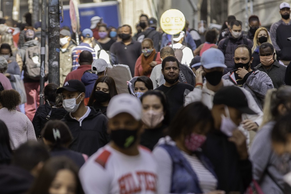 Movimentação de pessoas na Rua 25 de Março, região Central de São Paulo, na manhã desta quinta-feira (02) — Foto: Bruno Rocha/Estadão Conteúdo