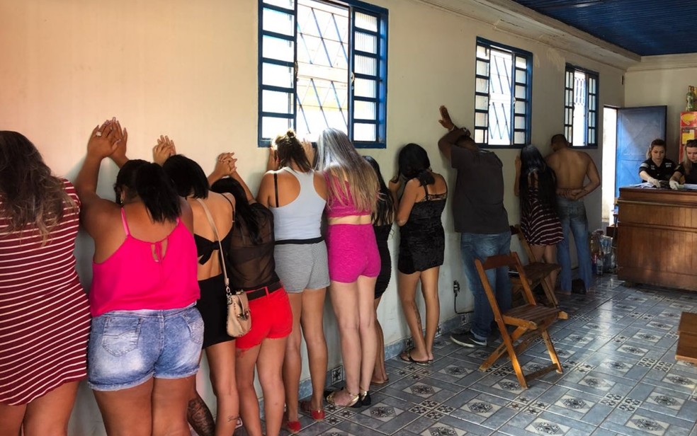 Mais de 10 mulheres vÃ­timas de exploraÃ§Ã£o sexual foram resgatadas em operaÃ§Ã£o da DPCA em GoiÃ¢nia GoiÃ¡s (Foto: DivulgaÃ§Ã£o/PolÃ­cia Civil)