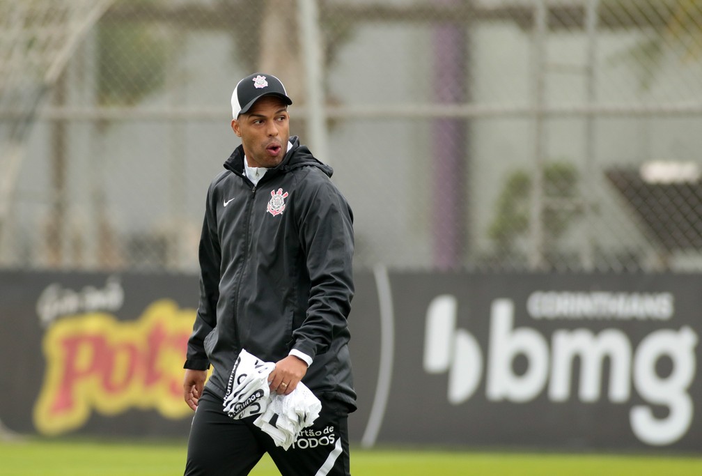 Fernando Lázaro comandou o Corinthians em duas goleadas no ano passado 