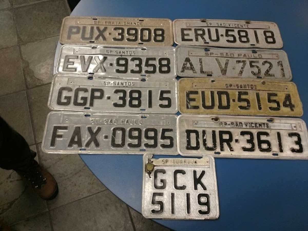 Considere A Identificação Das Placas De Veículos Compostas De Três