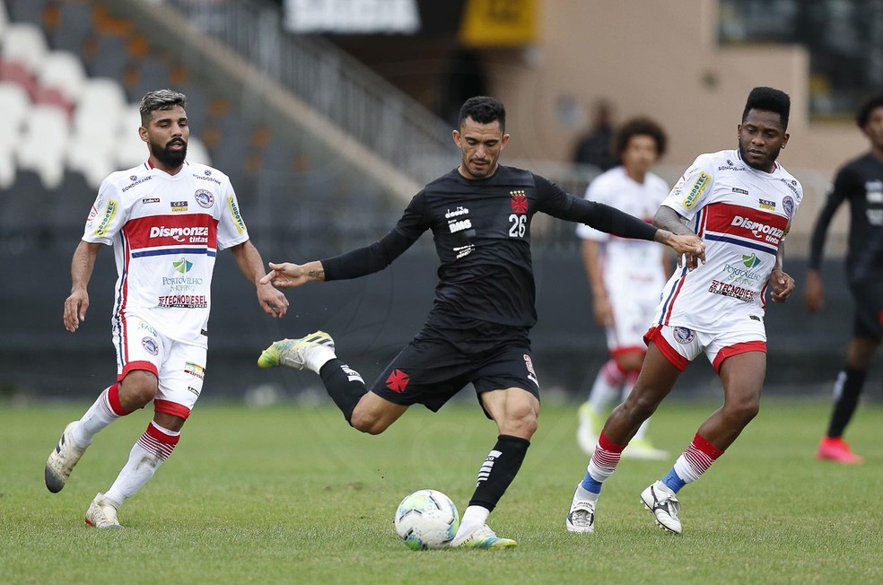 Raul em ação durante jogo-treino do Vasco contra o Porto Velho. Futuro indefiido — Foto: Rafael Ribeiro/Vasco da Gama